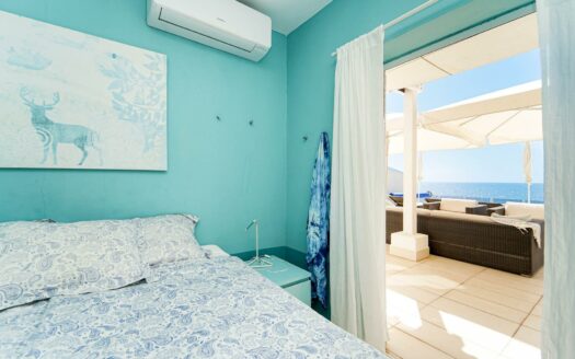 4 bedrooms frontline with private pool in Arguineguín