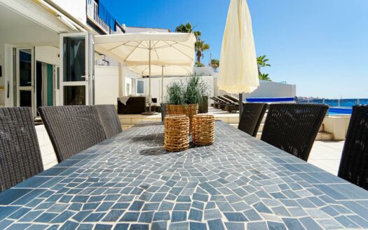 4 bedrooms frontline with private pool in Arguineguín