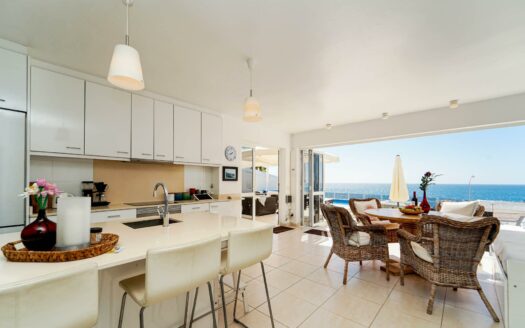 4 bedrooms frontline with private pool in Arguineguín