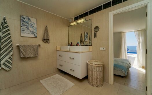 4 bedrooms frontline with private pool in Arguineguín