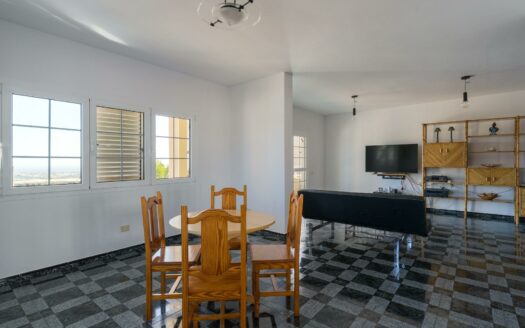 Detached chalet with pool and sea views in Montaña la Data