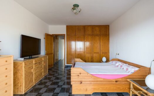 Detached chalet with pool and sea views in Montaña la Data