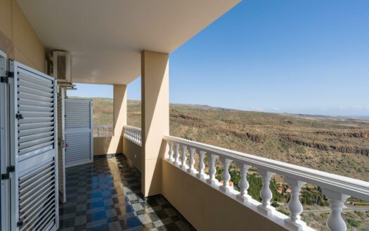 Detached chalet with pool and sea views in Montaña la Data