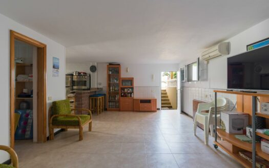 Detached chalet with pool and sea views in Montaña la Data