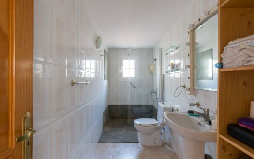 Detached chalet with pool and sea views in Montaña la Data