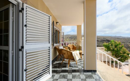 Detached chalet with pool and sea views in Montaña la Data