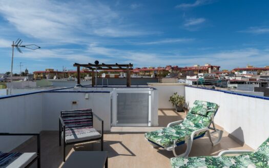 Mehrstöckiges Reihenhaus im Patronato de San Fernando