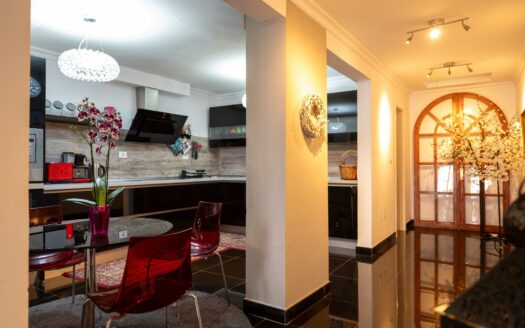 Mehrstöckiges Reihenhaus im Patronato de San Fernando