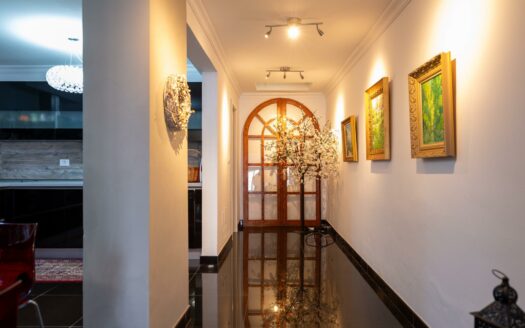 Mehrstöckiges Reihenhaus im Patronato de San Fernando