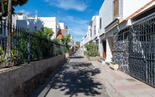 Mehrstöckiges Reihenhaus im Patronato de San Fernando