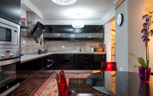 Mehrstöckiges Reihenhaus im Patronato de San Fernando