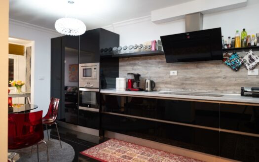 Mehrstöckiges Reihenhaus im Patronato de San Fernando