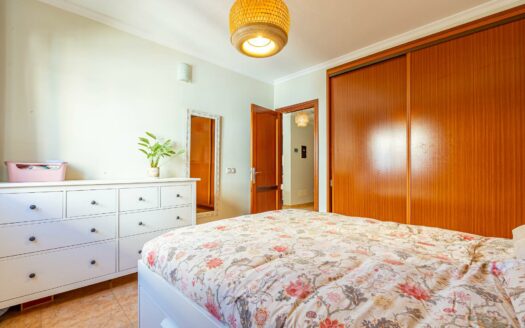 Luminoso piso de 3 habitaciones con garaje cerca del CC Vecindario