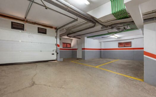 Luminoso piso de 3 habitaciones con garaje cerca del CC Vecindario