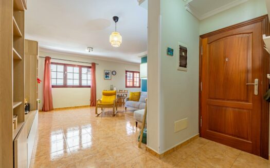 Luminoso piso de 3 habitaciones con garaje cerca del CC Vecindario