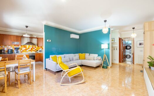 Luminoso piso de 3 habitaciones con garaje cerca del CC Vecindario