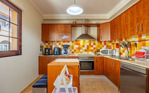 Luminoso piso de 3 habitaciones con garaje cerca del CC Vecindario