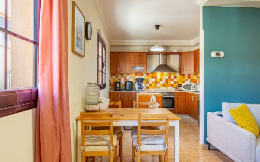 Luminoso piso de 3 habitaciones con garaje cerca del CC Vecindario