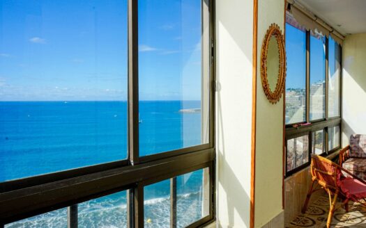 Two studios combined into an apartment with the sea as a backdrop