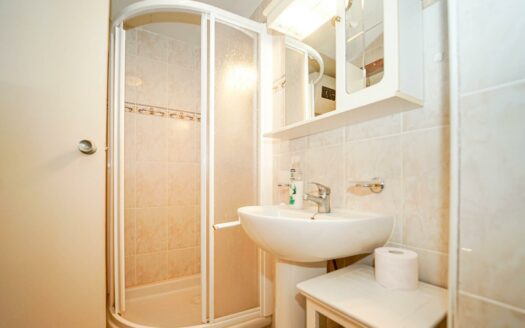 Two studios combined into an apartment with the sea as a backdrop