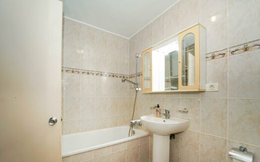 Two studios combined into an apartment with the sea as a backdrop