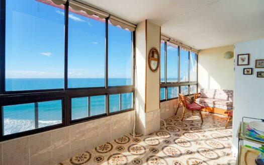 Two studios combined into an apartment with the sea as a backdrop