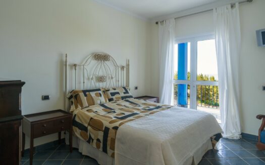 Chalet Independiente con vista mar y piscina privada en El Hornillo