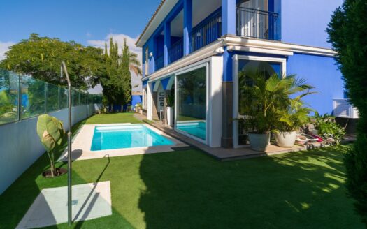 Chalet Independiente con vista mar y piscina privada en El Hornillo