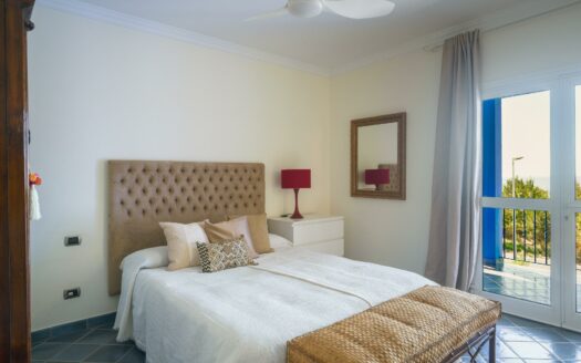 Chalet Independiente con vista mar y piscina privada en El Hornillo