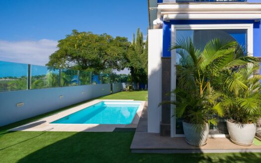 Chalet Independiente con vista mar y piscina privada en El Hornillo