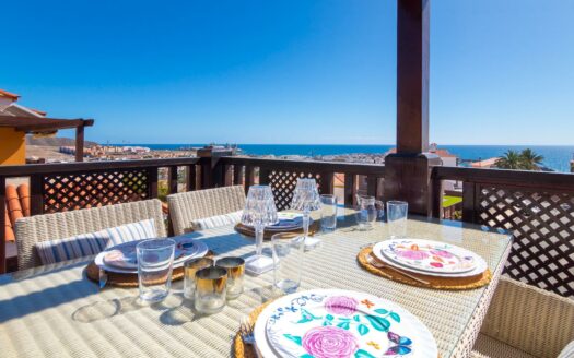 SE ESTÁ CONSIDERANDO LA VENTA DE ESTE ELEGANTE APARTAMENTO DE LUJO DE 197 M² (EN TOTAL) EN LA ÚLTIMA PLANTA DEL BLOQUE 2, MONTE CARRERA – EN LA PARTE HACÍA EL MAR. VISTAS PANORÁMICAS AL OCÉANO.