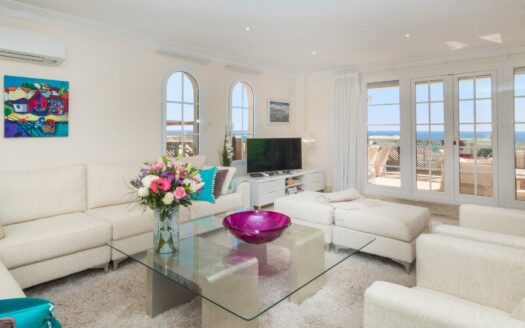 SE ESTÁ CONSIDERANDO LA VENTA DE ESTE ELEGANTE APARTAMENTO DE LUJO DE 197 M² (EN TOTAL) EN LA ÚLTIMA PLANTA DEL BLOQUE 2, MONTE CARRERA – EN LA PARTE HACÍA EL MAR. VISTAS PANORÁMICAS AL OCÉANO.