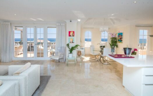 SE ESTÁ CONSIDERANDO LA VENTA DE ESTE ELEGANTE APARTAMENTO DE LUJO DE 197 M² (EN TOTAL) EN LA ÚLTIMA PLANTA DEL BLOQUE 2, MONTE CARRERA – EN LA PARTE HACÍA EL MAR. VISTAS PANORÁMICAS AL OCÉANO.