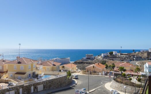 SE ESTÁ CONSIDERANDO LA VENTA DE ESTE ELEGANTE APARTAMENTO DE LUJO DE 197 M² (EN TOTAL) EN LA ÚLTIMA PLANTA DEL BLOQUE 2, MONTE CARRERA – EN LA PARTE HACÍA EL MAR. VISTAS PANORÁMICAS AL OCÉANO.