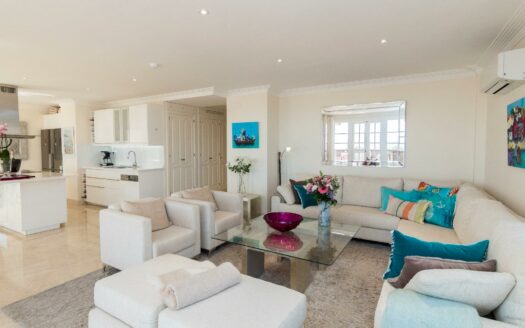 SE ESTÁ CONSIDERANDO LA VENTA DE ESTE ELEGANTE APARTAMENTO DE LUJO DE 197 M² (EN TOTAL) EN LA ÚLTIMA PLANTA DEL BLOQUE 2, MONTE CARRERA – EN LA PARTE HACÍA EL MAR. VISTAS PANORÁMICAS AL OCÉANO.