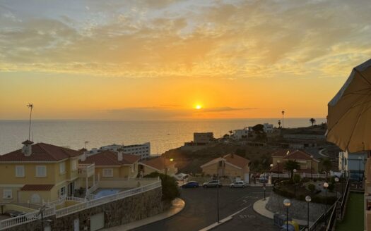 SE ESTÁ CONSIDERANDO LA VENTA DE ESTE ELEGANTE APARTAMENTO DE LUJO DE 197 M² (EN TOTAL) EN LA ÚLTIMA PLANTA DEL BLOQUE 2, MONTE CARRERA – EN LA PARTE HACÍA EL MAR. VISTAS PANORÁMICAS AL OCÉANO.