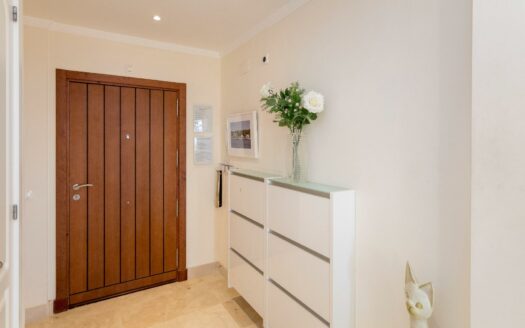 SE ESTÁ CONSIDERANDO LA VENTA DE ESTE ELEGANTE APARTAMENTO DE LUJO DE 197 M² (EN TOTAL) EN LA ÚLTIMA PLANTA DEL BLOQUE 2, MONTE CARRERA – EN LA PARTE HACÍA EL MAR. VISTAS PANORÁMICAS AL OCÉANO.