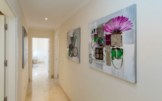 SE ESTÁ CONSIDERANDO LA VENTA DE ESTE ELEGANTE APARTAMENTO DE LUJO DE 197 M² (EN TOTAL) EN LA ÚLTIMA PLANTA DEL BLOQUE 2, MONTE CARRERA – EN LA PARTE HACÍA EL MAR. VISTAS PANORÁMICAS AL OCÉANO.