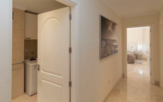 SE ESTÁ CONSIDERANDO LA VENTA DE ESTE ELEGANTE APARTAMENTO DE LUJO DE 197 M² (EN TOTAL) EN LA ÚLTIMA PLANTA DEL BLOQUE 2, MONTE CARRERA – EN LA PARTE HACÍA EL MAR. VISTAS PANORÁMICAS AL OCÉANO.