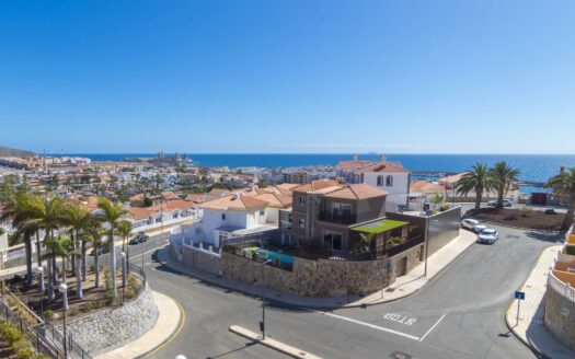 SE ESTÁ CONSIDERANDO LA VENTA DE ESTE ELEGANTE APARTAMENTO DE LUJO DE 197 M² (EN TOTAL) EN LA ÚLTIMA PLANTA DEL BLOQUE 2, MONTE CARRERA – EN LA PARTE HACÍA EL MAR. VISTAS PANORÁMICAS AL OCÉANO.