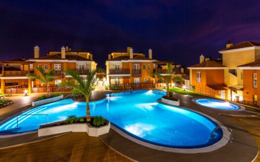 SE ESTÁ CONSIDERANDO LA VENTA DE ESTE ELEGANTE APARTAMENTO DE LUJO DE 197 M² (EN TOTAL) EN LA ÚLTIMA PLANTA DEL BLOQUE 2, MONTE CARRERA – EN LA PARTE HACÍA EL MAR. VISTAS PANORÁMICAS AL OCÉANO.