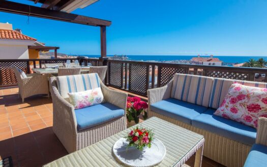 SE ESTÁ CONSIDERANDO LA VENTA DE ESTE ELEGANTE APARTAMENTO DE LUJO DE 197 M² (EN TOTAL) EN LA ÚLTIMA PLANTA DEL BLOQUE 2, MONTE CARRERA – EN LA PARTE HACÍA EL MAR. VISTAS PANORÁMICAS AL OCÉANO.