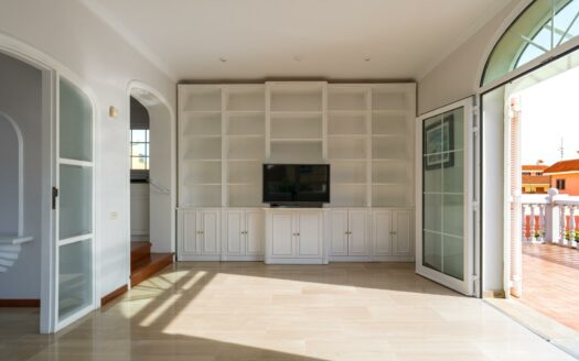 Chalet independiente con jardín y piscina privada en La Garita precio negociable