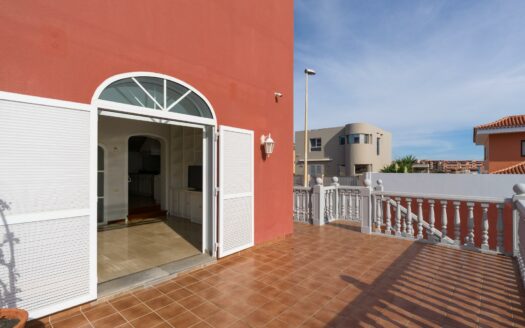 Chalet independiente con jardín y piscina privada en La Garita precio negociable