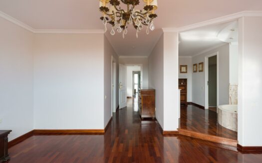 Chalet independiente con jardín y piscina privada en La Garita precio negociable