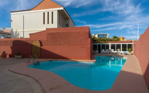 Chalet independiente con jardín y piscina privada en La Garita precio negociable