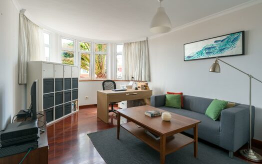 Chalet independiente con jardín y piscina privada en La Garita precio negociable