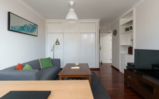 Chalet independiente con jardín y piscina privada en La Garita precio negociable