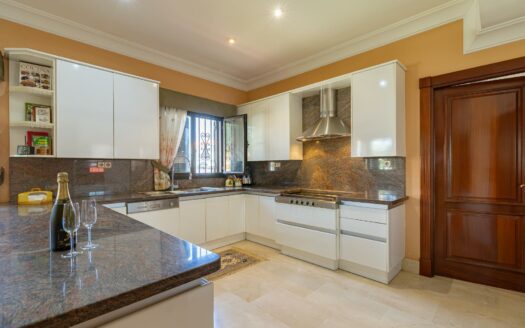 Villa en Sonnenland en venta en primera línea con vistas impresionantes