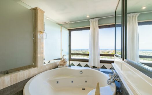 Villa en Sonnenland en venta en primera línea con vistas impresionantes